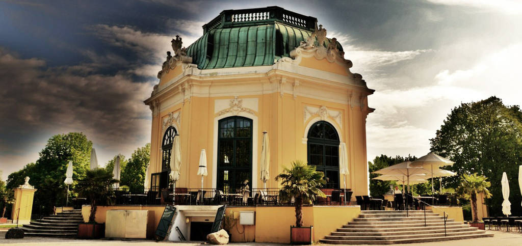 Kaiserlicher Frühstückspavillon im Schlosspark Schönbrunn in Wien - Österreich