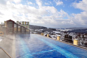 Wunderschön: Dachpool im Winter