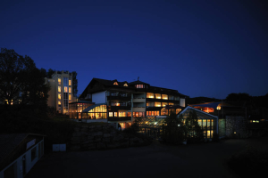 Der Birkenhof bei Nacht